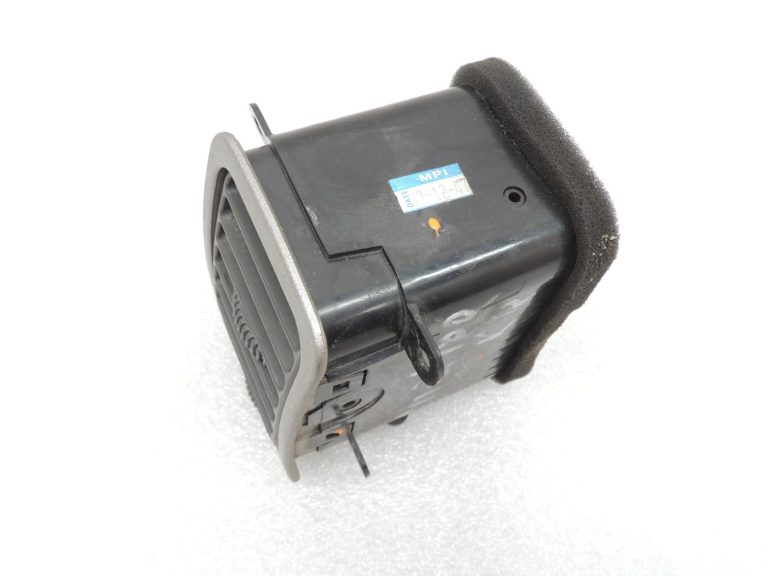 Mitsubishi L200 K7 K7 K6 K9 Priekšējā paneļa ventilācijas atvere labajā pusē MR117486