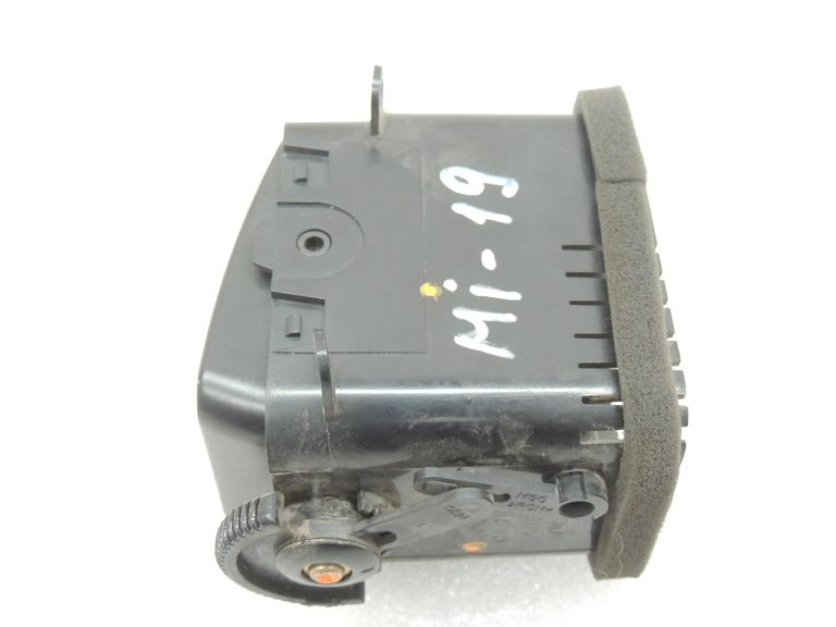 Mitsubishi L200 K200 K7 K6 K9 Priekšējā paneļa ventilācijas atveres kreisā vai labā MR117486