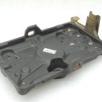 Mitsubishi Pajero V64W V68W V78W Akumulatora pozīcija priekšpusē MR440936