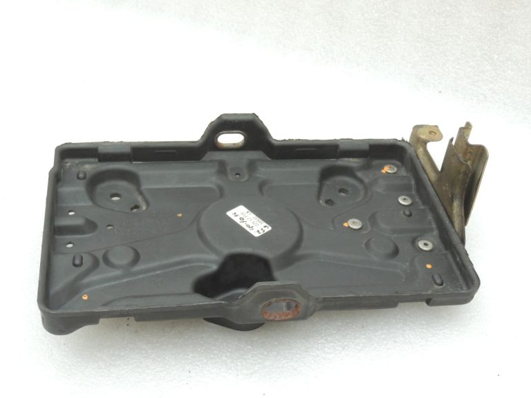 Mitsubishi Pajero V64W V68W V78W Akumulatora pozīcija priekšpusē MR440936