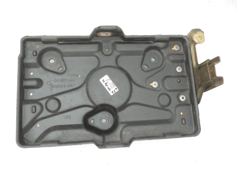 Mitsubishi Pajero V64W V68W V78W Akumulatora pozīcija priekšpusē MR440936