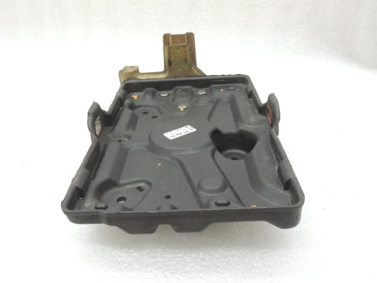 Mitsubishi Pajero V64W V68W V78W Akumulatora pozīcija priekšpusē MR440936