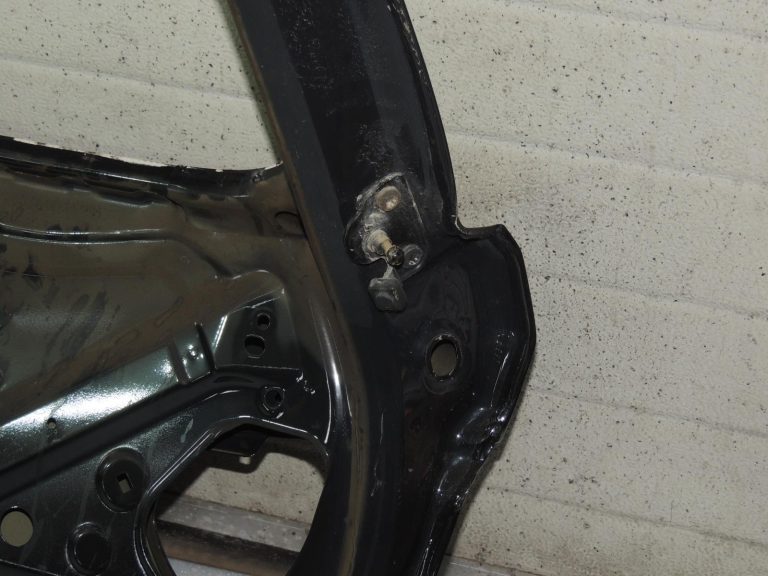 BMW 3\’ F31 +LCI aizmugurējās durvis 475 melns-safīra metālika 41007314180