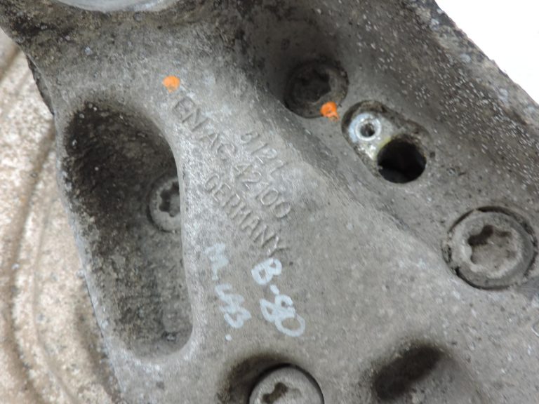 OE BMW F30 F31 F35 priekšējā labā riteņa šarnīrs, riteņa rumba, riteņa gultnis 31216792288