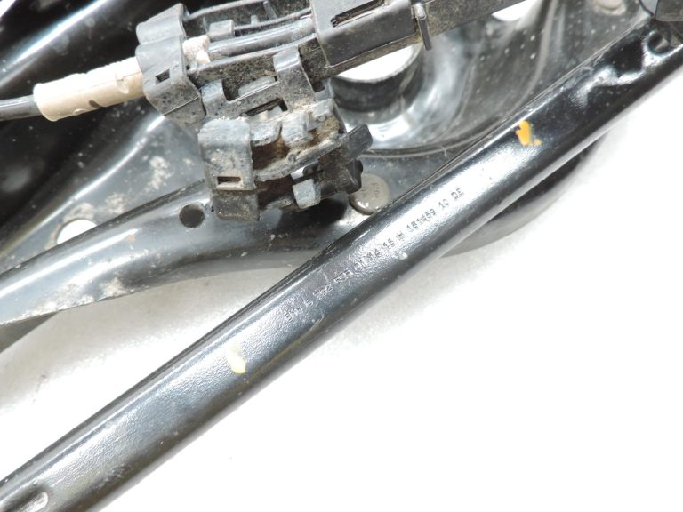 OE BMW 3. sērijas F30, F31, F35 pagrieziena gultnis aizmugurējai asij, labā puse 6792524