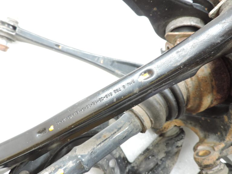 OE BMW 3. sērijas F30, F31, F35 pagrieziena gultnis aizmugurējai asij, labā puse 6792524