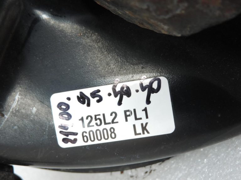 OE BMW 3. sērijas F30, F31, F35 pagrieziena gultnis aizmugurējai asij, labā puse 6792524