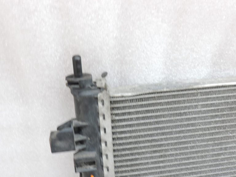 Opel Insignia A 2,0 CDTi ūdens dzesētāja radiators 13241724 Dzinēja dzesēšanas sistēma Radiators 🚨