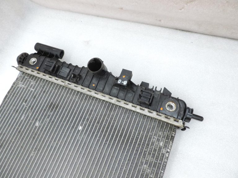 Opel Insignia A 2,0 CDTi ūdens dzesētāja radiators 13241724 Dzinēja dzesēšanas sistēma Radiators 🚨