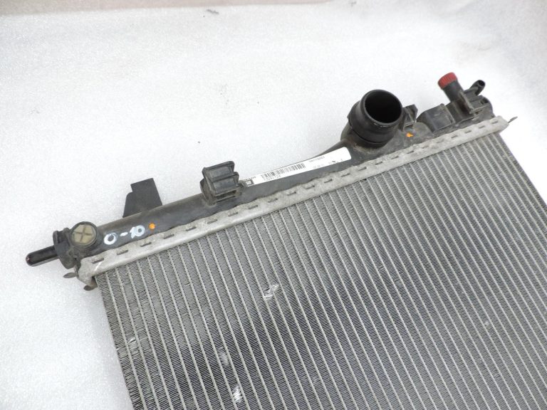 Opel Insignia A 2,0 CDTi ūdens dzesētāja radiators 13241724 Dzinēja dzesēšanas sistēma Radiators 🚨