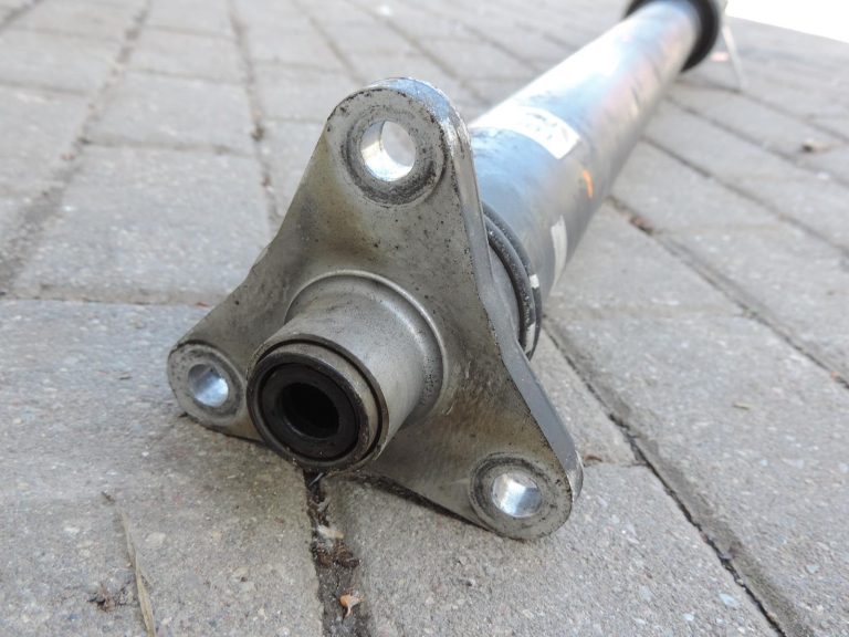 |BMW E60 E61 automātiskās pārnesumkārbas kardāna vārpsta, garums 1628 mm, 7551734