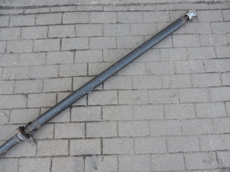Volvo XC90 2,4D D5 automātiskā pārnesumkārba kardāna vārpsta 8689886