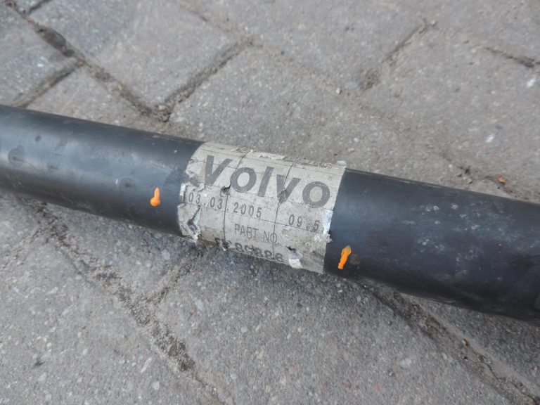 Volvo XC90 2,4D D5 automātiskā pārnesumkārba kardāna vārpsta 8689886