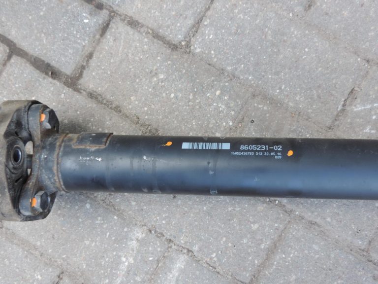 BMW F22, F30, F31, F32 automātiskā pārnesumkārba, kardāna vārpsta, garums 1571 mm, 8605231