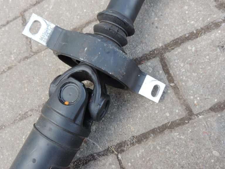 BMW F22, F30, F31, F32 automātiskā pārnesumkārba, kardāna vārpsta, garums 1571 mm, 8605231