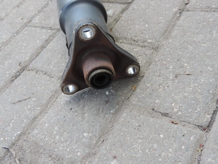 BMW F22, F30, F31, F32 automātiskā pārnesumkārba, kardāna vārpsta, garums 1571 mm, 8605231
