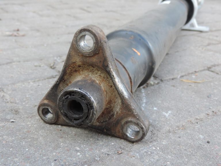 BMW X3 E83 mehāniskā pārnesumkārba kardāna vārpsta, garums 1252 mm, aizmugurējā, 26103414709