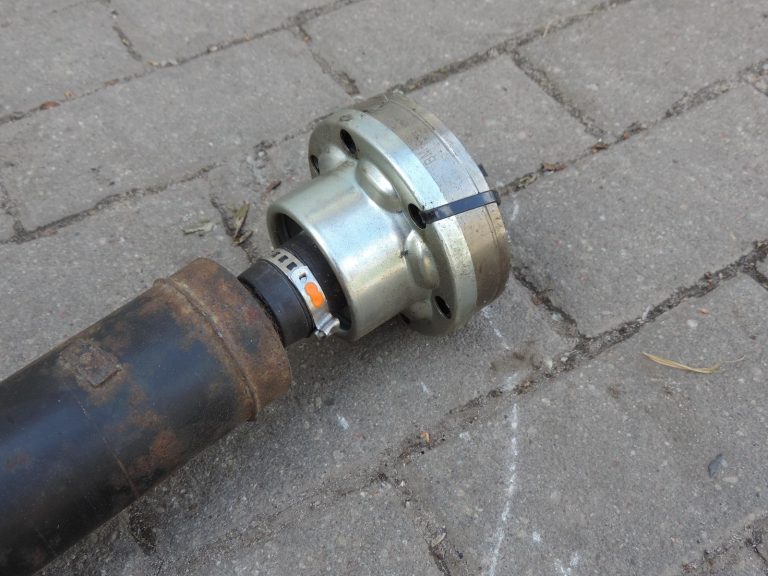 BMW X3 E83 mehāniskā pārnesumkārba kardāna vārpsta, garums 1252 mm, aizmugurējā, 26103414709