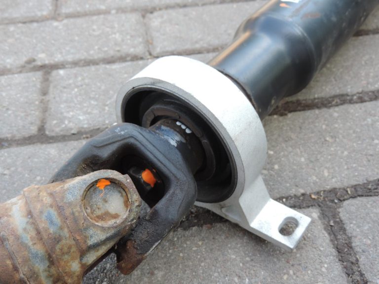 BMW X3 E83 mehāniskā pārnesumkārba kardāna vārpsta, garums 1252 mm, aizmugurējā, 26103414709