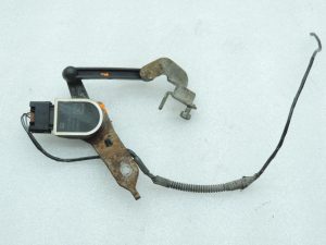 BMW F20, F21, F22, F30, F31, F34 aizmugurējais kreisais līmeņa sensors ar savienotāju 6860843