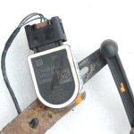 BMW F20, F21, F22, F30, F31, F34 aizmugurējais kreisais līmeņa sensors ar savienotāju 6860843