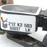 BMW F20, F21, F22, F30, F31, F34 aizmugurējais kreisais līmeņa sensors ar savienotāju 6860843