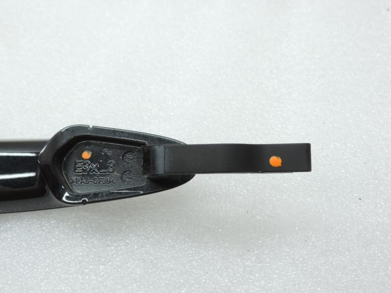 BMW F20, F90, F30, F31, F34, F35 aizmugurējā kreisā durvju rokturi 51217207561 475 melna