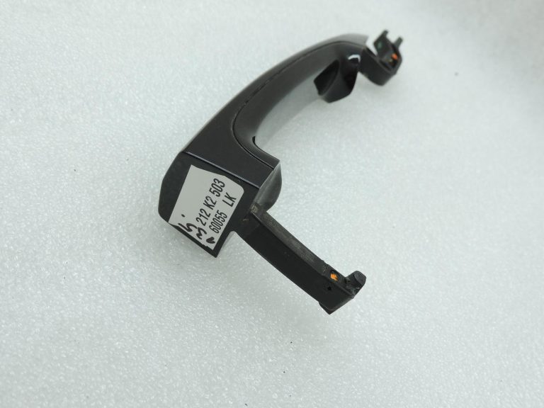 BMW F20, F90, F30, F31, F34, F35 aizmugurējā kreisā durvju rokturi 51217207561 475 melna