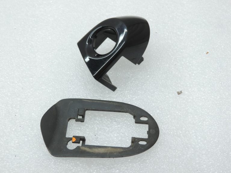 BMW F20, F21, F22, F30, F31, F34 durvju slēdzenes uzgalis priekšā pa kreisi 475 melns