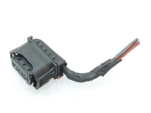 OE BMW F30LCI, F31LCI, F35LCI LED lukturu savienotāju remonts 2359991