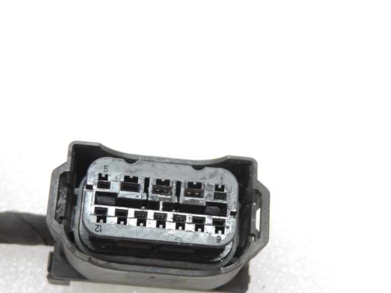 OE BMW F30LCI, F31LCI, F35LCI LED lukturu savienotāju remonts 2359991