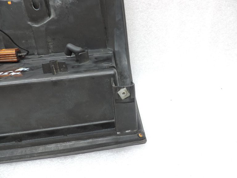 Ford Ranger P375 TKE aizmugurējais lukturis (labajā pusē) ar LED apgaismojumu