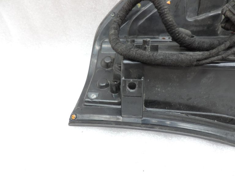 Ford Ranger P375 TKE aizmugurējais lukturis (labajā pusē) ar LED apgaismojumu