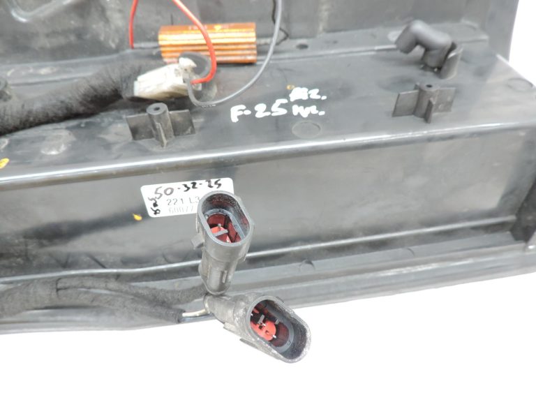 Ford Ranger P375 TKE aizmugurējais lukturis (labajā pusē) ar LED apgaismojumu