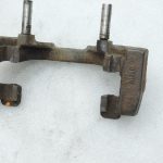 OE BMW F20, F21, F22, F30, F31, F34 dīzeļdzinēju B47 priekšējā bremžu kluča kronšteins 6850971