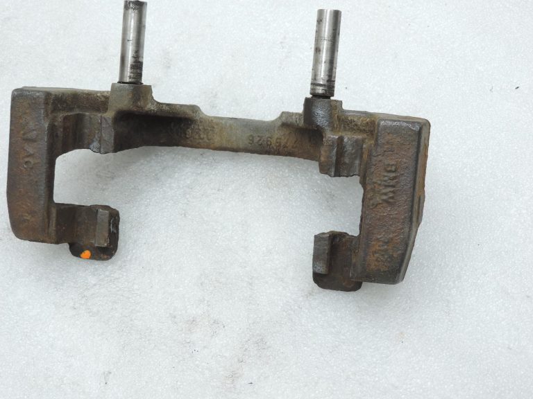 OE BMW F20, F21, F22, F30, F31, F34 dīzeļdzinēju B47 priekšējā bremžu kluča kronšteins 6850971