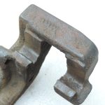 OE BMW F20, F21, F22, F30, F31, F34 dīzeļdzinēju B47 priekšējā bremžu kluča kronšteins 6850971