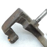 OE BMW F20, F21, F22, F30, F31, F34 dīzeļdzinēju B47 priekšējā bremžu kluča kronšteins 6850971