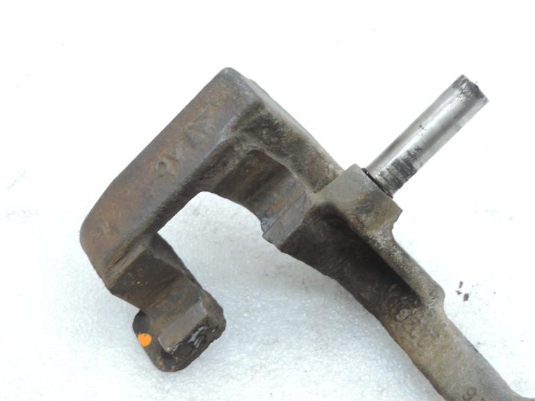 OE BMW F20, F21, F22, F30, F31, F34 dīzeļdzinēju B47 priekšējā bremžu kluča kronšteins 6850971
