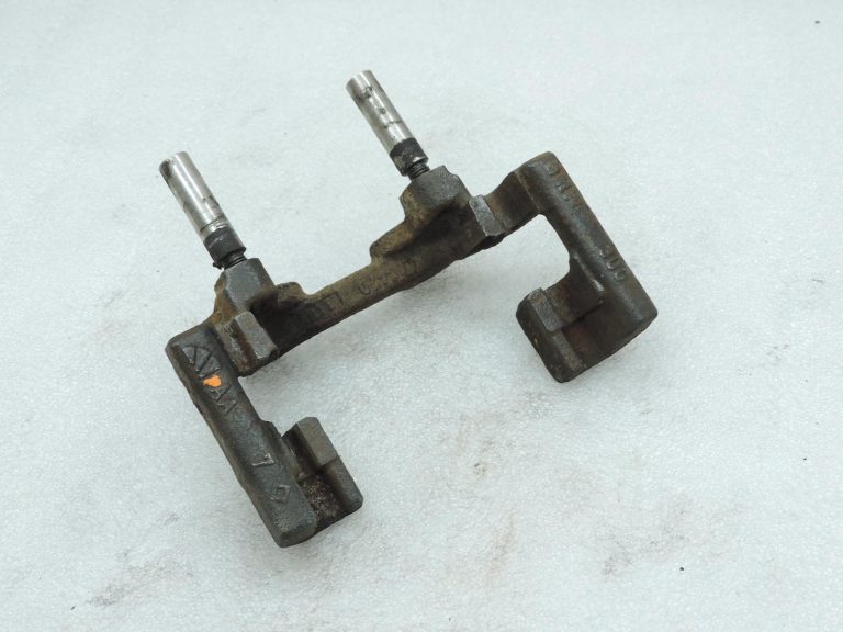OE BMW F20, F21, F22, F30, F31, F34 dīzeļdzinēju B47 aizmugurējā bremžu kluča kronšteins 6850860