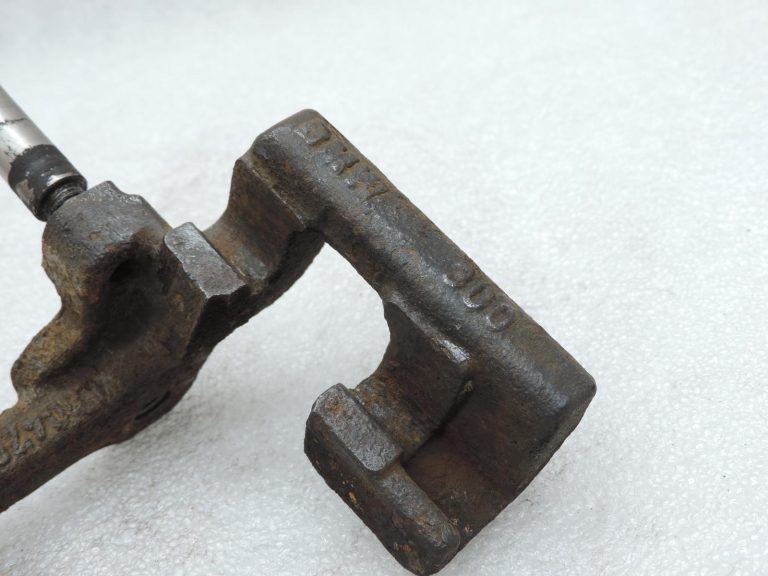 OE BMW F20, F21, F22, F30, F31, F34 dīzeļdzinēju B47 aizmugurējā bremžu kluča kronšteins 6850860