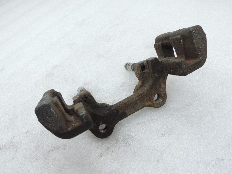 OE BMW F20, F21, F22, F30, F31, F34 dīzeļdzinēju B47 aizmugurējā bremžu kluča kronšteins 6850860