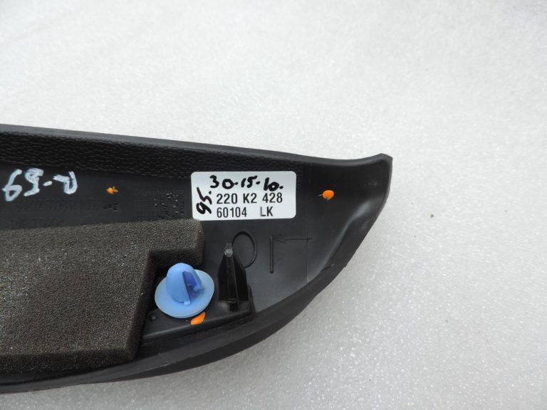 Opel Vivaro B Renault Trafic III spoguļu trīsstūra apvalks (labajā pusē) 93868228