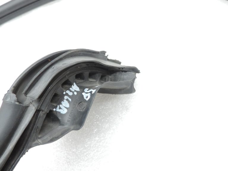 OE Opel Vivaro B Renault Trafic III aizmugurējās durvju blīvējums, labajā pusē pa vidu 93457271