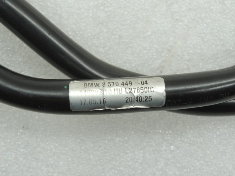 Oriģināls BMW F30 F31 LCI pārnesumkārbas eļļas dzesētāja caurule, eļļas caurule pārnesumkārbai 17228570449