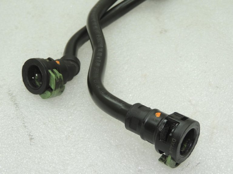 Oriģināls BMW F30 F31 LCI pārnesumkārbas eļļas dzesētāja caurule, eļļas caurule pārnesumkārbai 17228570449