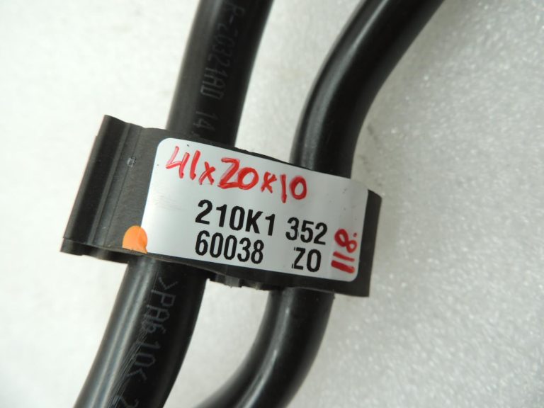 Oriģināls BMW F30 F31 LCI pārnesumkārbas eļļas dzesētāja caurule, eļļas caurule pārnesumkārbai 17228570449
