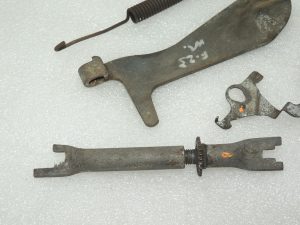 Oriģināls „Ford Ranger“ aizmugurējās kreisās puses bremžu uzliku remonta komplekts bremžu mehānismam