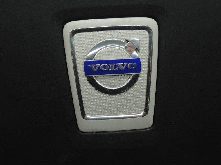 Volvo V60 I 2.0D motora pārsega motora vāks motora pārsegs 31319190