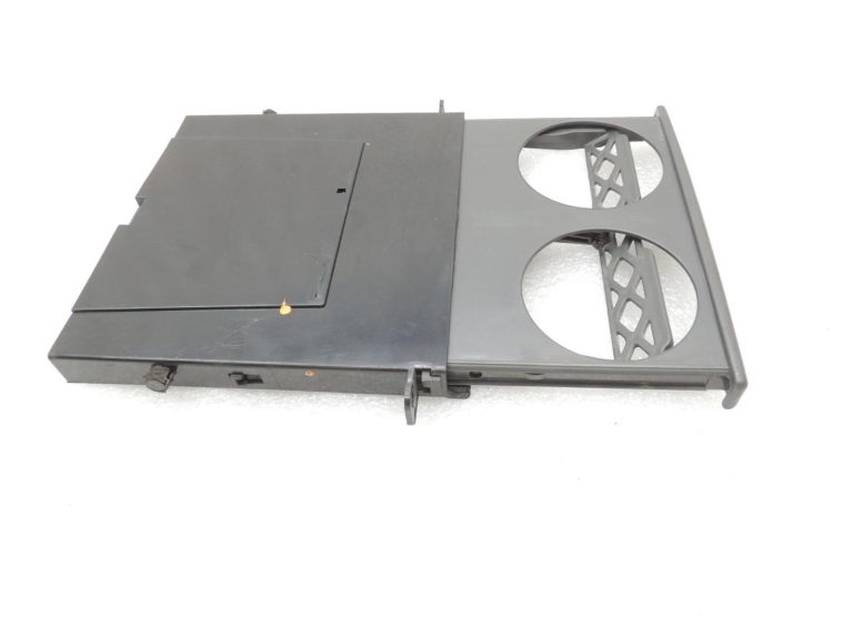 Mitsubishi L200 K7 K6 instrumentu paneļa krūzes turētājs MR206054